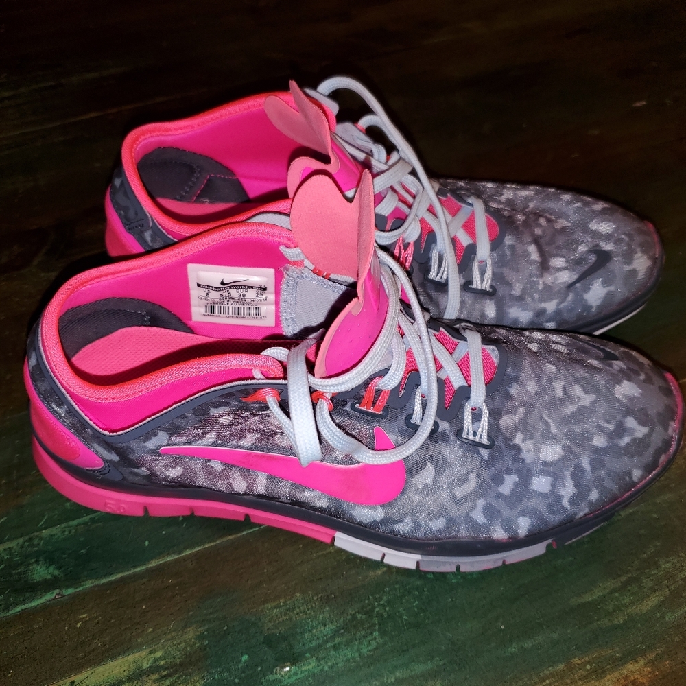 Hot pink and Leopard Cheetah Nike sz 8